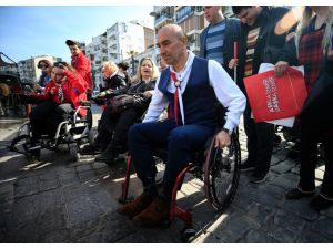 Belediye başkanı adayı tekerlekli sandalyede