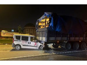 Samsun'da kaza yapan Türk Kızılay aracındaki kan başka araca nakledildi