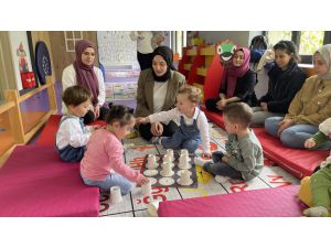 Yozgat'ta çocuklar ve anneleri "Bebek ve Çocuk Kütüphanesi"nde birlikte eğitim alıyor