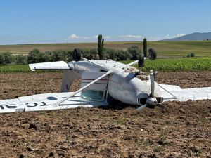 Aksaray'da zorunlu iniş yapan sivil eğitim uçağındaki 2 kişi yaralandı