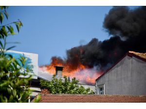 Kocaeli'de 4 katlı apartmanda çıkan yangın söndürüldü