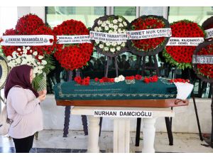 GÜNCELLEME - "Kanto kraliçesi" Nurhan Damcıoğlu, İzmir'de son yolculuğuna uğurlandı