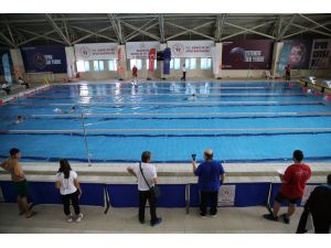 Nevşehir'de özel sporcular, yüzme yarışlarında mücadele etti