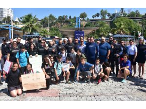 Antalya Kaleiçi Yat Limanı'nda deniz dibi temizliği yapıldı