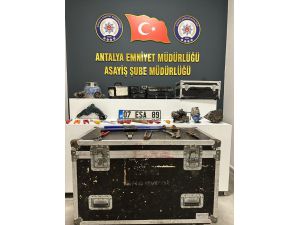 Antalya’da otodan hırsızlık yaptıkları gerekçesiyle 2 şüpheli tutuklandı