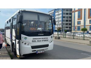 Zonguldak'ta halk otobüsünde düşürülen 1700 dolar sahibine teslim edildi