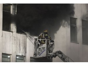 GÜNCELLEME - Başakşehir'de fabrikada çıkan yangını söndürme çalışmaları sürüyor