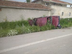 Afyonkarahisar'da devrilen otomobildeki 6 kişi yaralandı