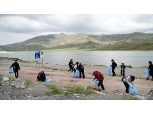 İç Anadolu'nun zirvesi Erciyes'te 350 kişi 5 ton çöp topladı