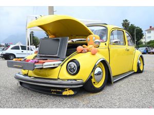 Antalya'daki festivalde klasik ve modifiyeli araçlar görücüye çıktı