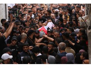 İsrail'in Batı Şeria'da öldürdüğü Filistinli genç son yolculuğuna uğurlandı