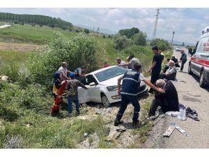Kütahya'da trafik kazasında 2 kişi öldü, 4 kişi yaralandı