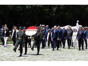 TBMM Başkanı Kurtulmuş ve Başkanlık Divanı üyelerinden Anıtkabir ziyareti