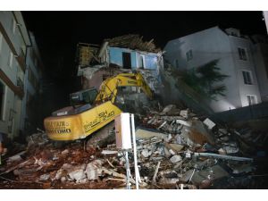 GÜNCELLEME - Eskişehir'de 3 katlı apartmanın büyük kısmı çöktü