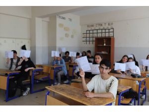 Doğu Marmara ve Batı Karadeniz'de öğrenciler karnelerini aldı