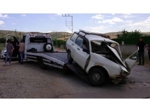 Kırıkkale'de 2 otomobilin çarpıştığı kazada 4 kişi yaralandı