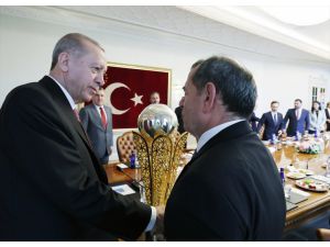 Cumhurbaşkanı Erdoğan, Galatasaray futbol takımını kabul etti