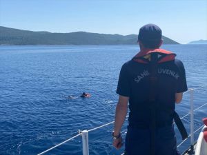 Aydın'da yüzerek Yunanistan'a gitmeye çalışan düzensiz göçmen yakalandı