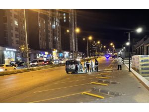 Avcılar'da aracında silahlı saldırıya uğrayan sürücü ağır yaralandı
