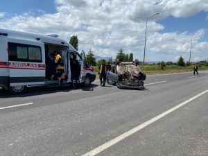 Isparta'da otomobilin takla attığı kazada 3 kişi yaralandı