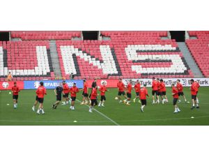 A Milli Futbol Takımı, Galler maçının hazırlıklarını tamamladı