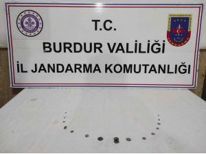 Burdur'daki tarihi eser operasyonunda 2 heykel ve 124 sikke ele geçirildi