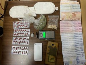 Fatih'te uyuşturucu ticareti şüphelisi 2 kişi tutuklandı