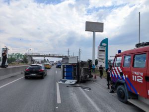 Yalova'da otomobille çarpışan minibüsteki 9 kişi yaralandı