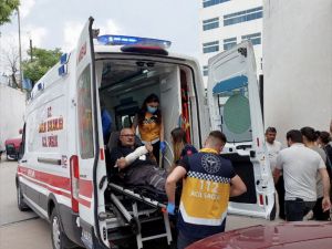 Kocaeli'de kolu sac kesme makinesine sıkışan işçi yaralandı
