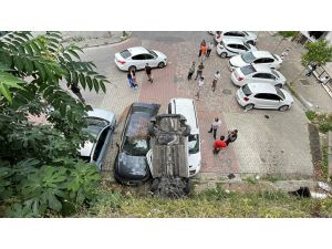 Kağıthane'de korkulukları aşarak alt yola düşen otomobildeki iki kişi yaralandı