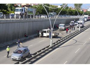Uşak'ta zincirleme trafik kazasında 6 kişi yaralandı