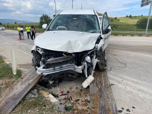 Kastamonu'da hafif ticari araç ile otomobil çarpıştı,  4 kişi yaralandı