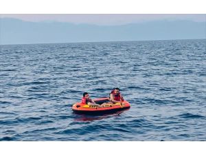 Muğla açıklarında Yunanistan unsurlarınca geri itilen 2 düzensiz göçmen kurtarıldı