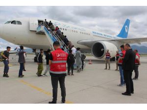 Erzurum'dan Afganistan uyruklu 229 düzensiz göçmen sınır dışı edildi