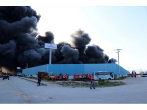 GÜNCELLEME - Manisa'da bir fabrikada çıkan yangına müdahale ediliyor