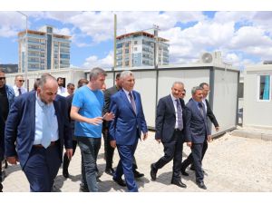 Ticaret Bakanı Bolat, Adıyaman'da konteyner kenti gezdi