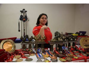 Bilek güreşinde 38 madalya sahibi Merve Yenidünya, Dünya Şampiyonası'na hazırlanıyor