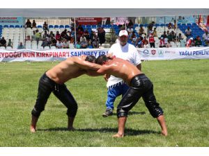 CW Enerji Türkiye Yağlı Güreş Ligi'nin 3. ayağı Gaziantep'te başladı