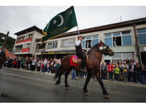 Bosna Hersek'teki Ayvaz Dede Şenlikleri'nde yer alacak atlılar geçit törenine katıldı