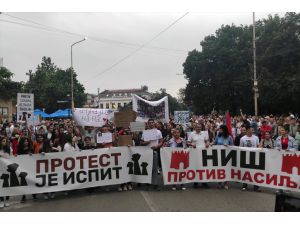 Sırbistan'daki şiddet karşıtı gösteriler sürüyor