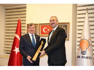 Adalet Bakanı Abdulhamit Gül'e doğum günü sürprizi
