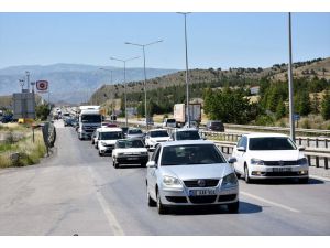 "Kilit kavşak" Kırıkkale'de bayram öncesi trafik yoğunluğu sürüyor
