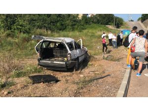 Kocaeli'de takla atan otomobildeki 5 genç yaralandı