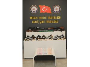 Antalya ve Kocaeli'de yasa dışı silah ticareti iddiasıyla 6 şüpheli yakalandı
