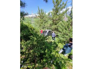 Erzurum'da devrilen otomobildeki kalp krizi geçiren kişi öldü, 2 kişi yaralandı