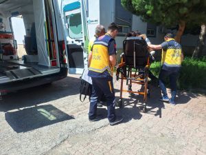 Sivas'ta iki otomobil çarpıştı, 4'ü çocuk 9 kişi yaralandı