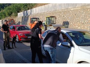 Tunceli’de polis ekipleri uyuşturucuyla mücadele kapsamında denetim yaptı