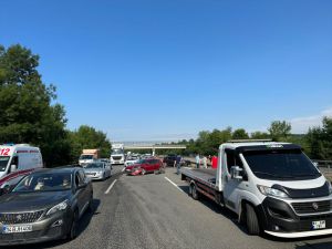 Anadolu Otoyolu'nda 7 aracın karıştığı zincirleme kaza araç kamerasında