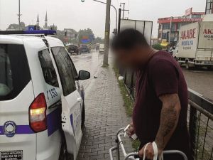 Düzce'de kendini engelli gibi göstererek dilenen kişi yakalandı