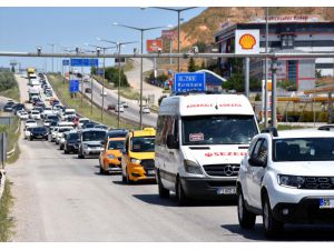 Bayram tatilinin son gününde "kilit kavşak" Kırıkkale'de trafik yoğunluğu